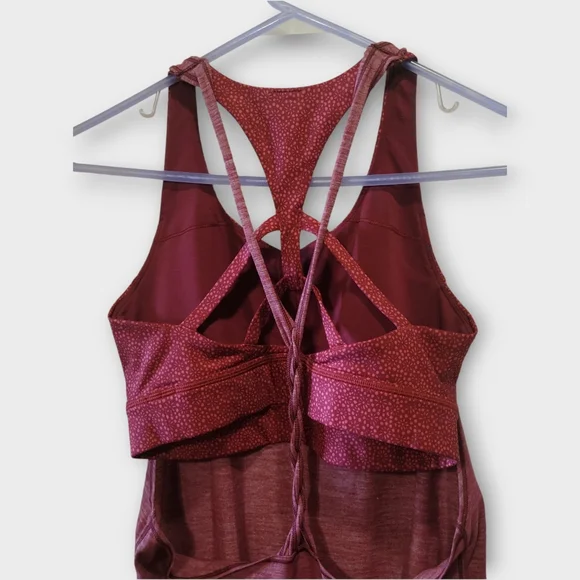 𝙇𝙐𝙇𝙐𝙇𝙀𝙈𝙊𝙉 - 𝙏𝙬𝙞𝙨𝙩 & 𝙏𝙤𝙞𝙡 𝙏𝙖𝙣𝙠 𝙏𝙤𝙥 - Picture 8 of 12